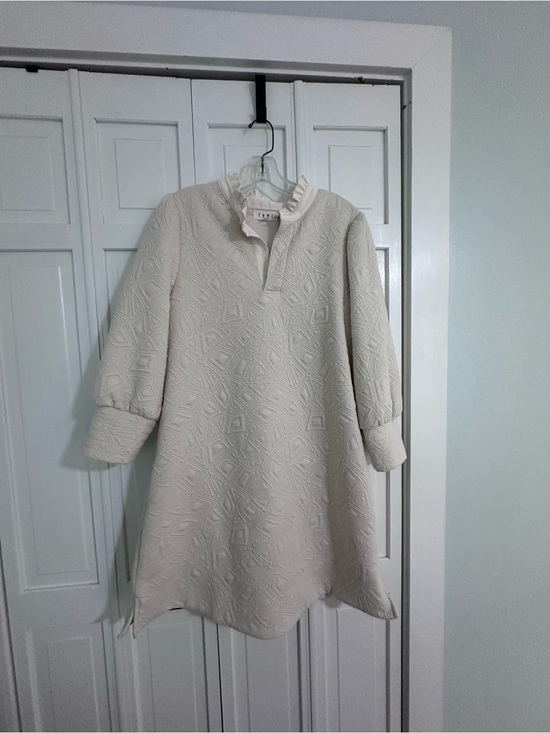 Dresses & Skirts - Cream cotton dress.